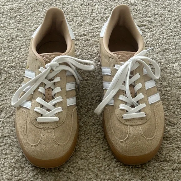 Adidas Women’s Gazelle Tan and White Sneakers - Size 7.5 - Picture 3 of 6